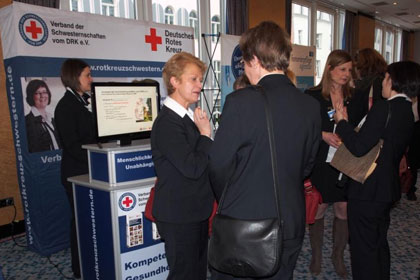 Auch der Verband der Schwesternschaften 
            vom DRK e.V. war mit einem eigenen Stand 
            vertreten. Bild: &copy; VdS