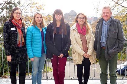 Frau Ke�ler mit den beiden schwedischen Austaussch�lerinnen Frau Lindstr�m und Frau Merum sowie Frau Gelmar und Herr B�hlmaier.