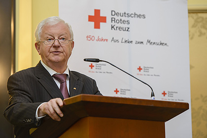 Dr. Seiters wurde einstimmig wiedergew&auml;hlt. Foto: DRK