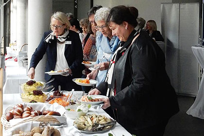 Das B&uuml;fett im Anschluss 
                an die MGV fand gro&szlig;en Anklang.