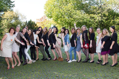 Die Absolventinnen der 
                Schule f&uuml;r Pflegeberufe der ALB 
                FILS KLINIKEN bei Ihrer Examensfeier.