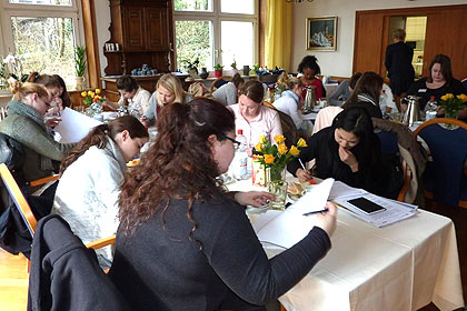 Bei einer kleinen Quizrunde 
                rauchten die K&ouml;pfe.