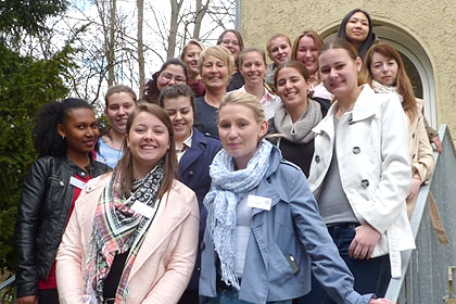 Insgesamt 16 Sch&uuml;lerinnen 
                nahmen am Einf&uuml;hrungstag teil.