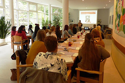 Gespannt h&ouml;rten 
                die neuen Azubis der WSSRK dem Vortrag 
                zu.