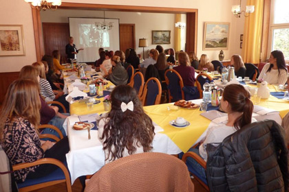 Zu Beginn berichtete Frau 
                Moor Wissenswertes zur WSSRK.