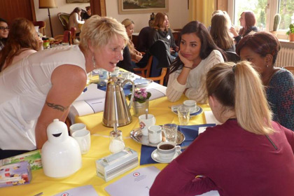 Frau Moor stand f&uuml;r 
                Fragen bereit.