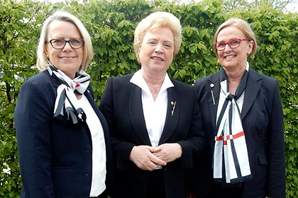 Frau Scheck, Frau Morlock-Schicks 
                und Frau Arlt kurz vor der Verabschiedung.