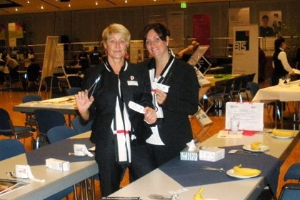 Frau Moor und Frau Deuscher 
                kurz vor dem Start des IHK Berufsparcours 
                in Filderstadt.