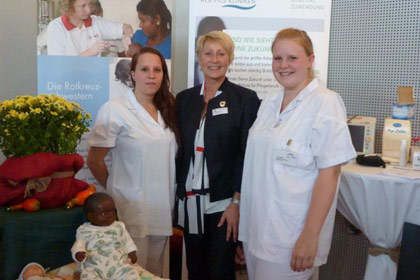 Frau Moor bei der Ausbildungsmesse 
                in Uhingen am 18.10.2014.