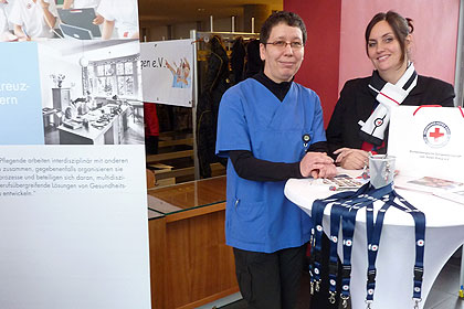 Wir pflegen! in Nürtingen: Frau Deuscher mit unserem Mitglied Frau Molle