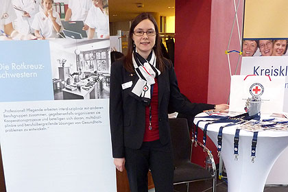 Wir pflegen!: Frau Ke&szlig;ler am Messestand