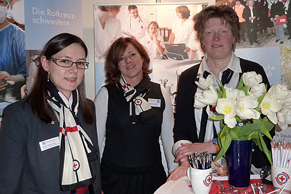 Tag 2 auf der HORIZON: Fr. Kohlweiler, Fr. Str�bel, Fr. Ke&szlig;ler (v.r.)