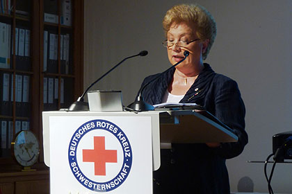 Frau Morlock-Schicks, Oberin 
            der WSSRK, er&ouml;ffnete die 94. ordentliche 
            Mitgliederversammlung.