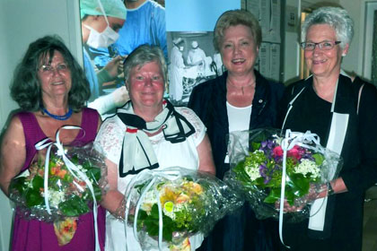 Nicht alle Beir&auml;tinnen 
                stellten sich der Wiederwahl: Als Dank 
                f&uuml;r ihr Engagement gab es Blumen.