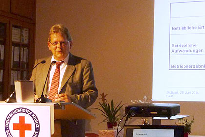 Herr Ott hatte die Aufgabe 
                relevante Zahlen verst&auml;ndlich zu 
                erkl&auml;ren.