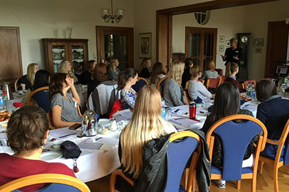 Der Tag startete mit einer 
                Pr&auml;sentation.