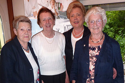 Frau Morlock-Schicks gemeinsam mit den drei anwesenden Jubilarinnen.