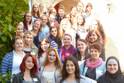 &Uuml;ber 60 neue Sch&uuml;lerinnen starten ab dem ersten Oktober in das 
                Abenteuer Ausbildung.