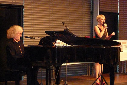 Das Duo Blue Stars sorgte 
                f&uuml;r die musikalische Begleitung 
                des Abends.