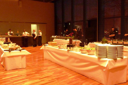 Am Ende hie&szlig; es, 
                das B&uuml;fett ist angerichtet.