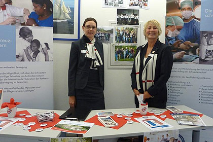 Frau Moor und Frau Ke&szlig;ler am Tag 
            der offenen T&uuml;r in B&ouml;blingen.