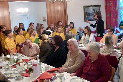 Ehrung der 25-j&auml;hrigen Jubilarinnen. Foto: Sandra 
            Hintermayr