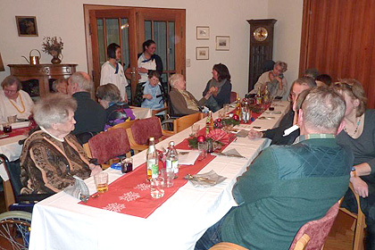 Nach einem Adventskaffee 
                gab es auch ein leckeres Abendessen.