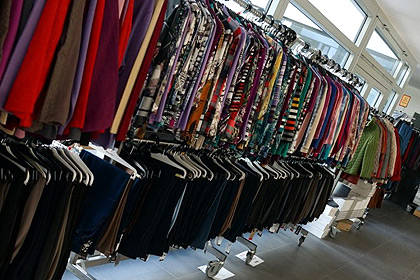 F&uuml;r einen Nachmittag 
                verwandelte sich das Foyer in ein Modegesch&auml;ft.