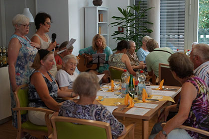  W�hrend des Fests wurde so manches Volkslied gesungen.