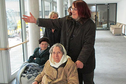 Das Foyer des Haus Eichholzg&auml;rten schauten sich die Bewohner ganz genau an.